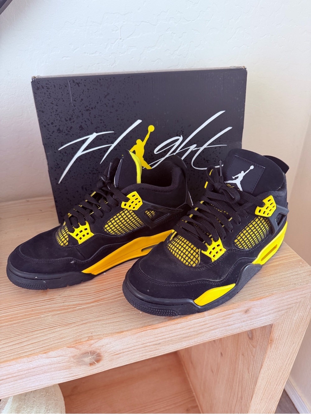 Air Jordan 4 Retro Thunder 2023 Black Tour Yellow Men’s 9 DH6927-017